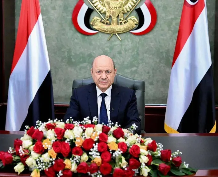 ”الانتقالي الجنوبي” يتهم العليمي بالانقلاب على مجلس القيادة الرئاسي في اليمن