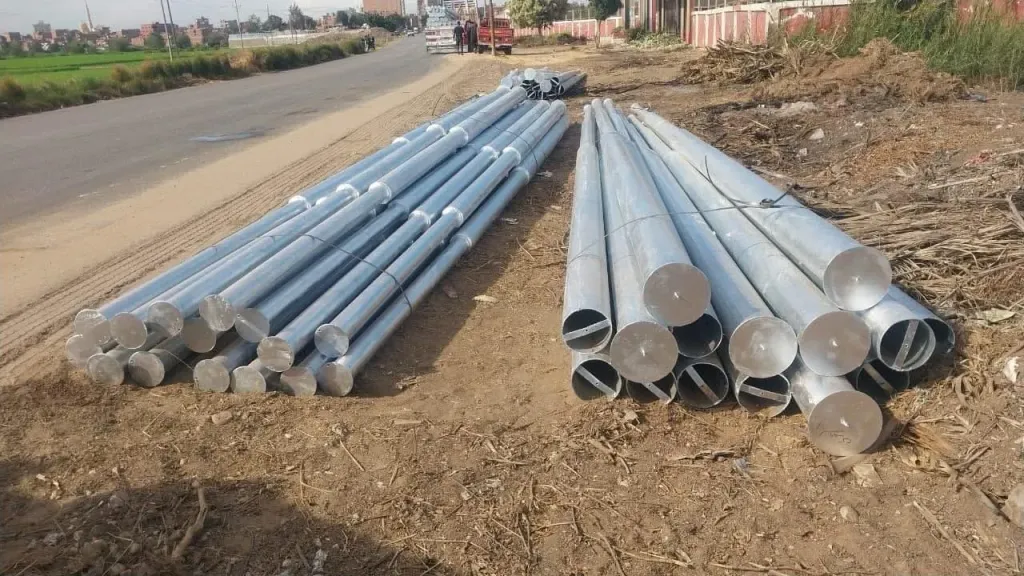 محافظ كفرالشيخ: أعمدة كهرباء وكشافات إنارة جديدة بعدد من طرق المحافظة