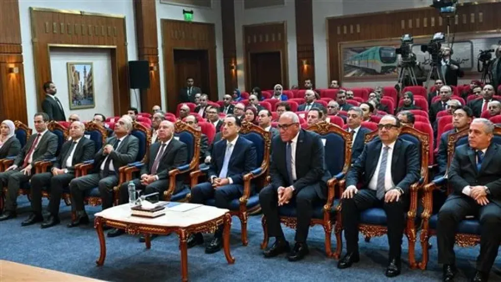 رئيس الوزراء يتفقد أعمال تطوير مصنع عربات السكك الحديدية ومترو الأنفاق سيماف