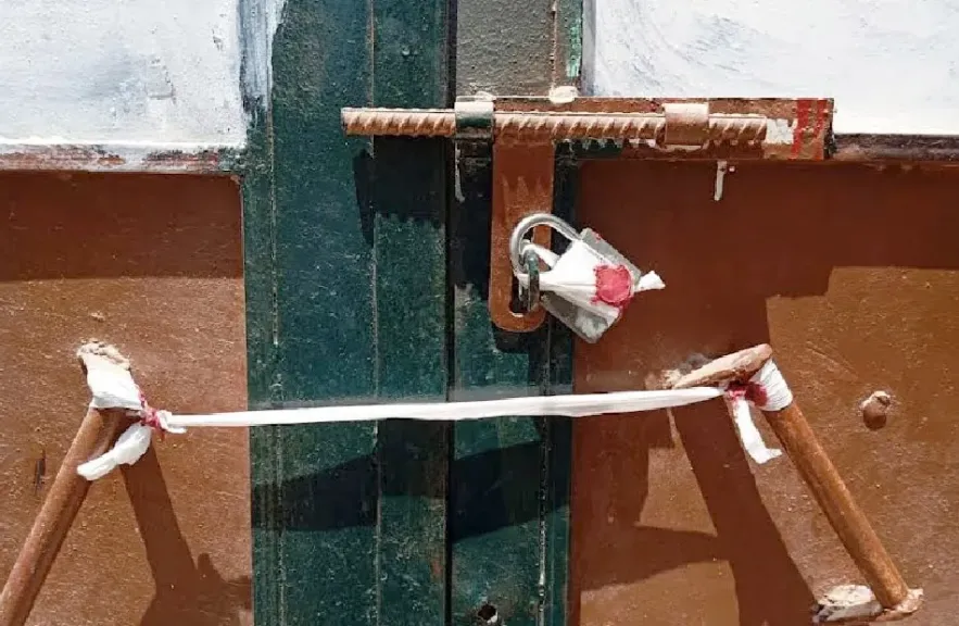 تشميع 4 منشآت مخالفة في حملات لمتابعة مواعيد الغلق وسط الإسكندرية