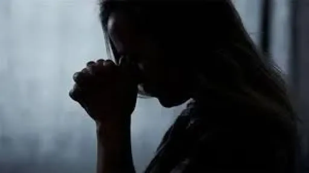 استدعاء فتاة المعادي لسماع أقوالها في اعتداء شخصين عليها