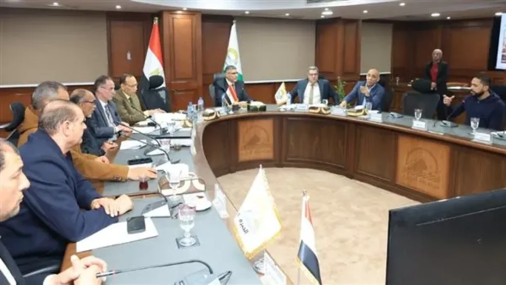 محافظ الجيزة يبحث شكاوى المواطنين بأحياء ومراكز العجوزة والوراق والهرم وأوسيم