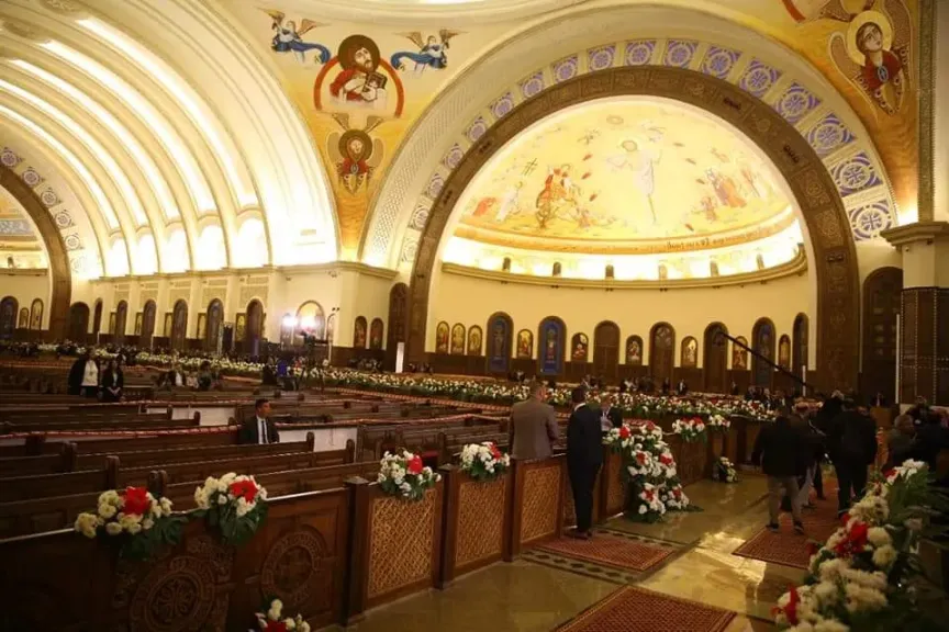 المئات يؤدون قداس عيد الميلاد في كنائس أسوان