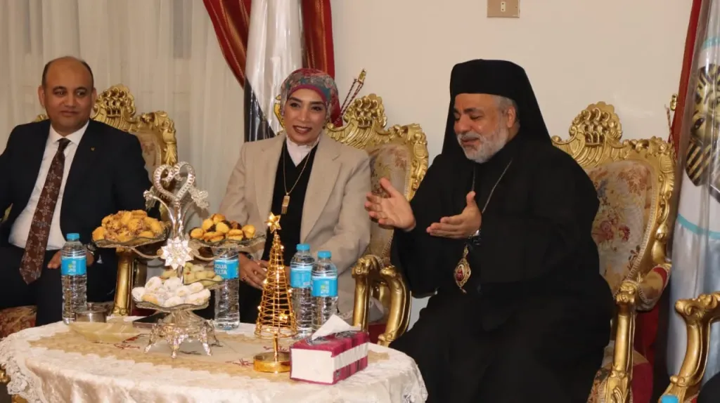 رئيس جامعة الأقصر تترأس وفدًا أكاديميًا خلال زيارة الكنائس لتهنئة الإخوة الأقباط بعيد الميلاد