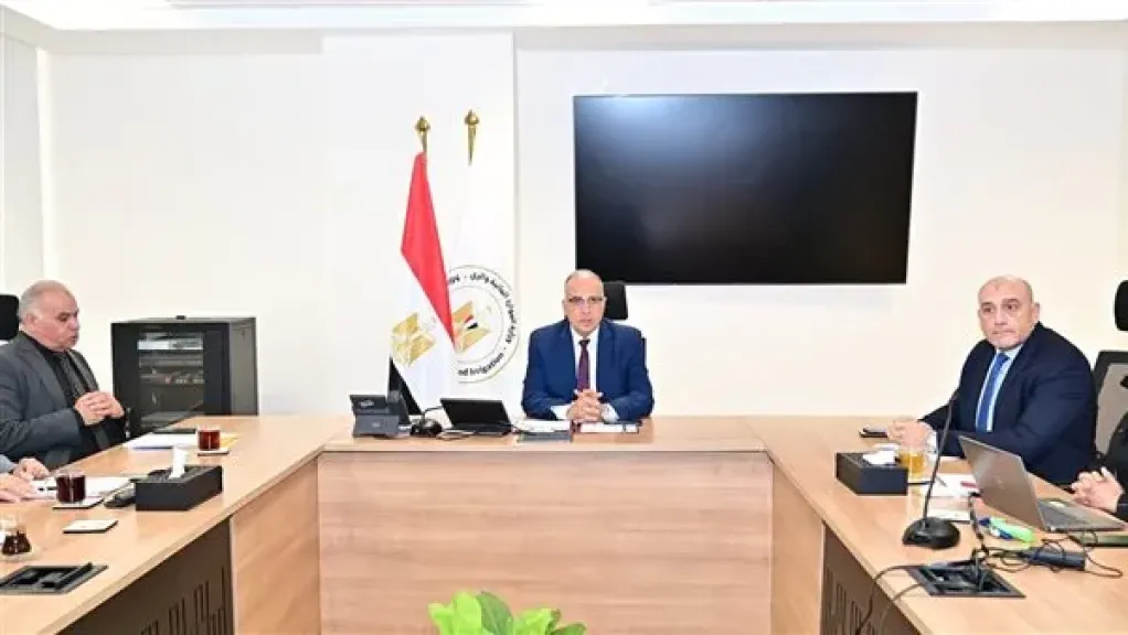 وزير الري يتابع موقف المشروعات المائية الجارى تنفيذها فى إطار مبادرة ”حياة كريمة”
