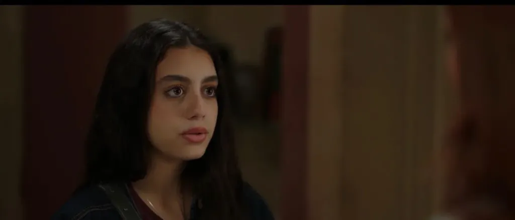 ياسمينا العبد.. أزمة جديدة تكشفها شخصيتها في مسلسل ميد تيرم