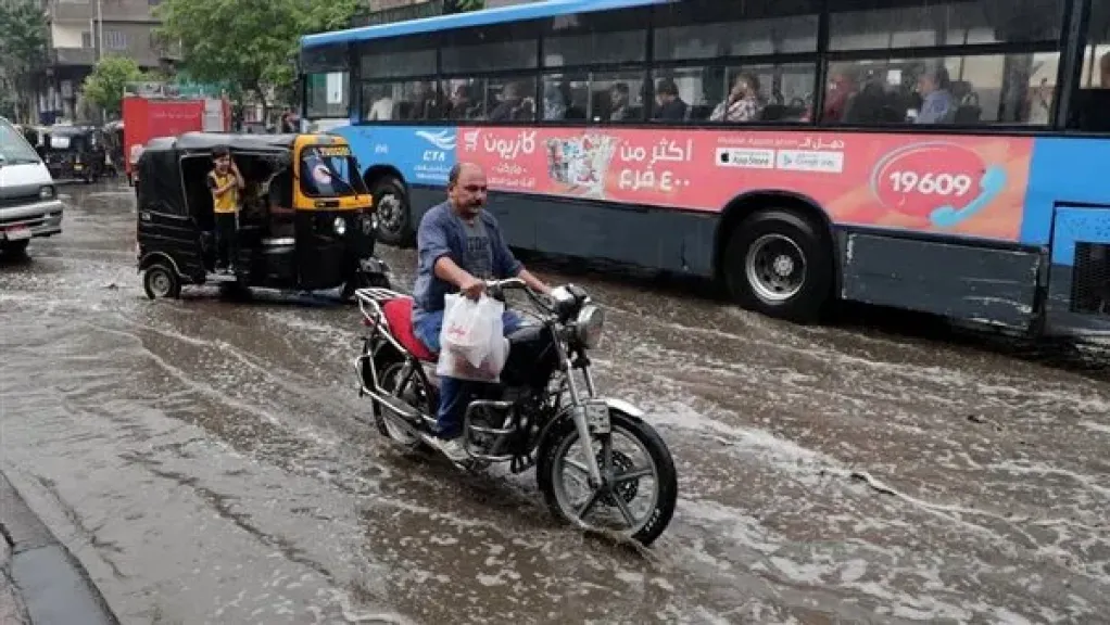 ”أمطار رعدية ورياح عاتية”.. الأرصاد تحذر من تقلبات جوية حادة