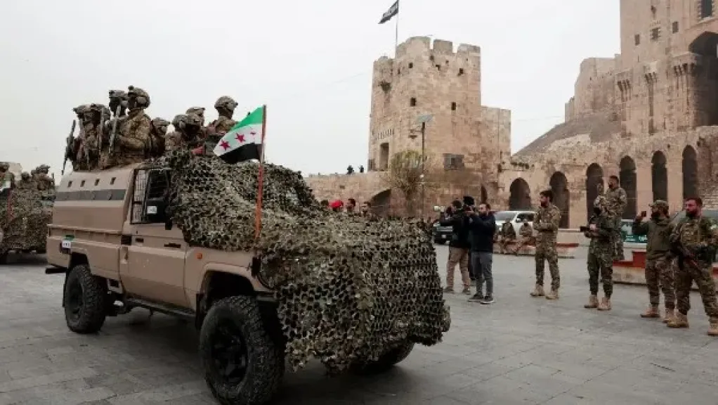 الجيش السوري يطلب من الأهالي الإبلاغ عن خلايا قسد في حلب