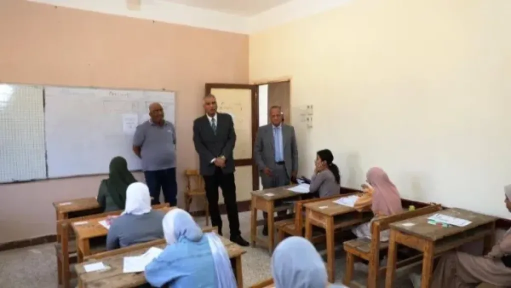 انطلاق امتحانات الفصل الدراسى الأول لصفوف النقل فى أسوان