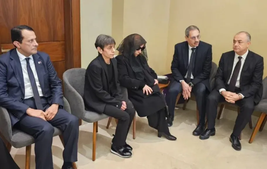 ابني الحبيب.. فيروز تودع ابنها الأصغر هلي الرحباني بباقة ورد