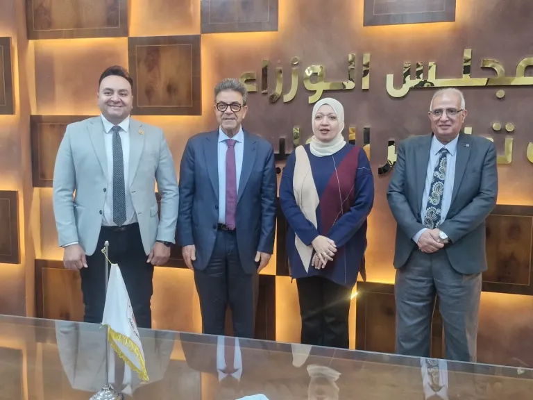 نقيب الأطباء البيطريين يلتقي أمين صندوق تطوير التعليم لمناقشة مشروع جامعة الغذاء