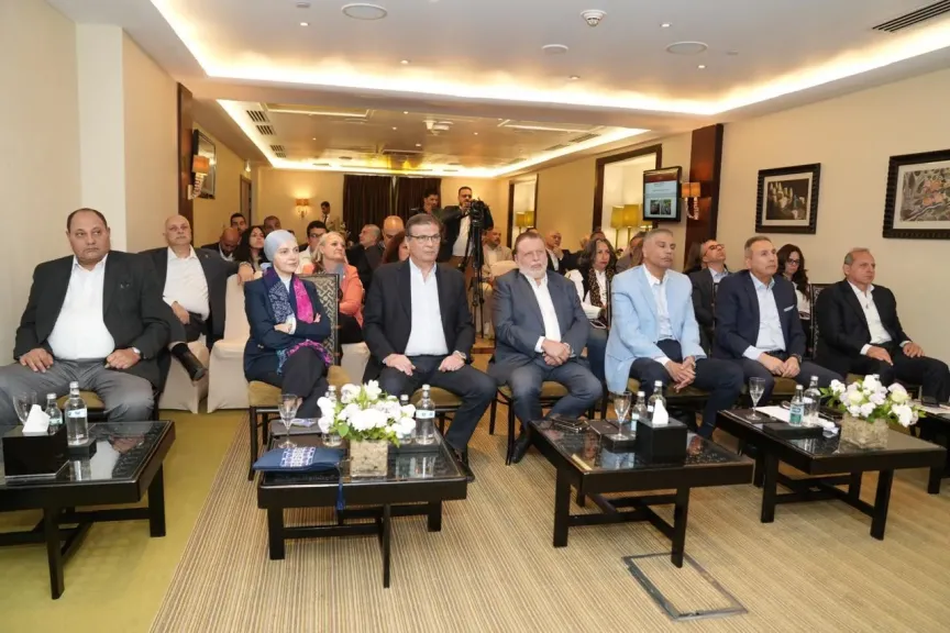 محافظ البنك المركزي المصري ووزير الزراعة يتفقدان عددا من القرى المستفيدة من مشروع دعم صغار المزارعين بأسوان