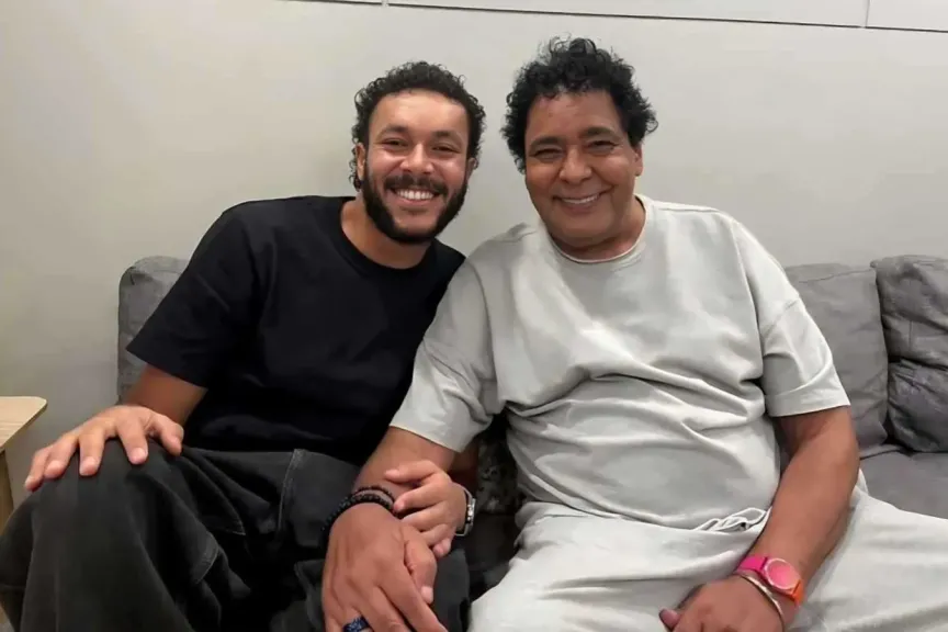 بسبب وعكة صحية.. محمد منير يعلن تأجيل حفله مع ويجز في دبي