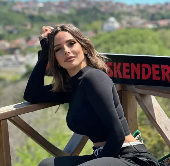 إيمان العاصي توجه رسالة للجمهور بشأن التقلبات الجوية.. ماذا قالت؟