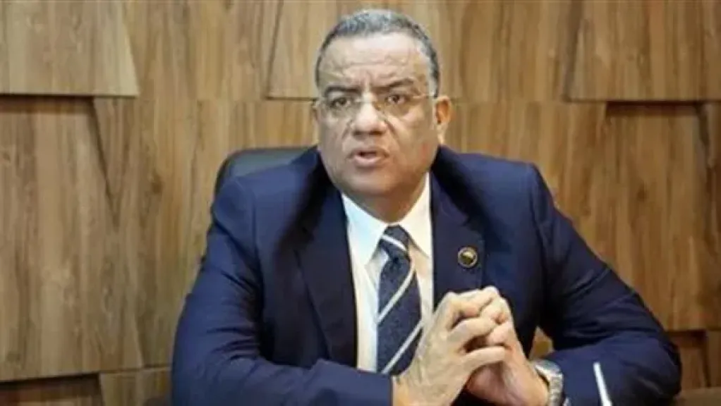 محمود مسلم يُطالب ببث جلسات البرلمان على الهواء