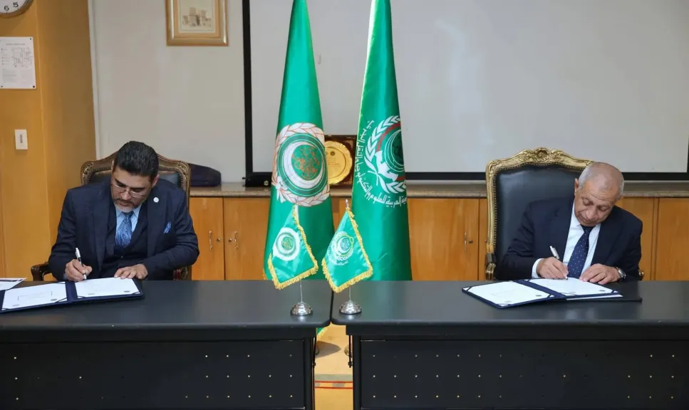 الأكاديمية العربية توقّع مذكرة تفاهم مع جامعة الجزيرة الذكية لدعم التعليم الإلكتروني