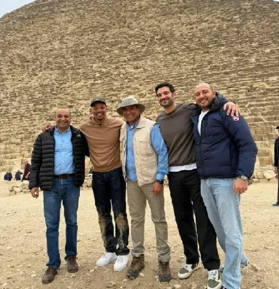 الممثل العالمي ويل سميث يزور أهرامات الجيزة خلال إجازته في مصر