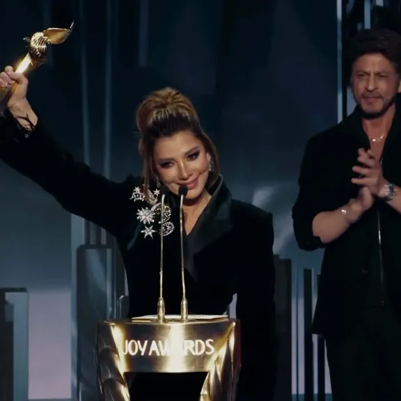 أصالة تفوز بجائزة صناع الترفيه الفخرية في حفل Joy Awards