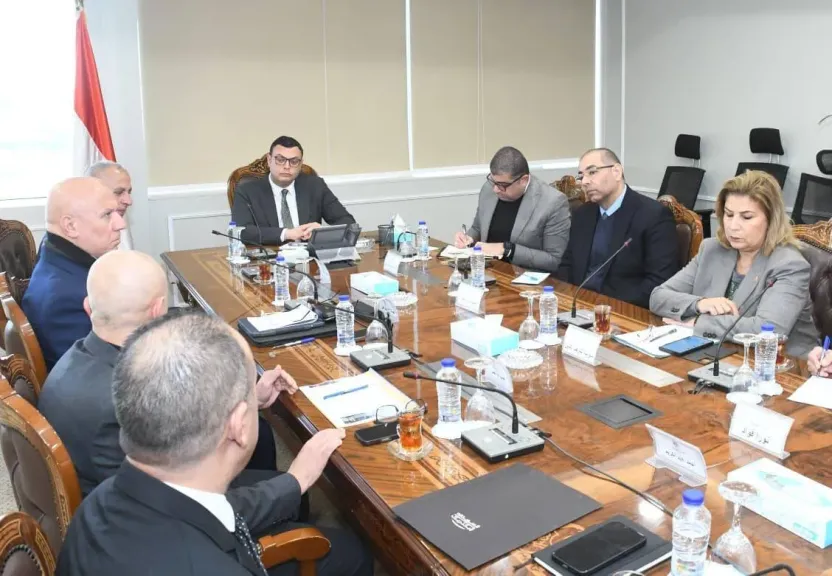 وزير الإسكان يعقد اجتماعًا مع شركة السويدي لتسريع تنفيذ مشروعات الكهرباء بالمدن الجديدة