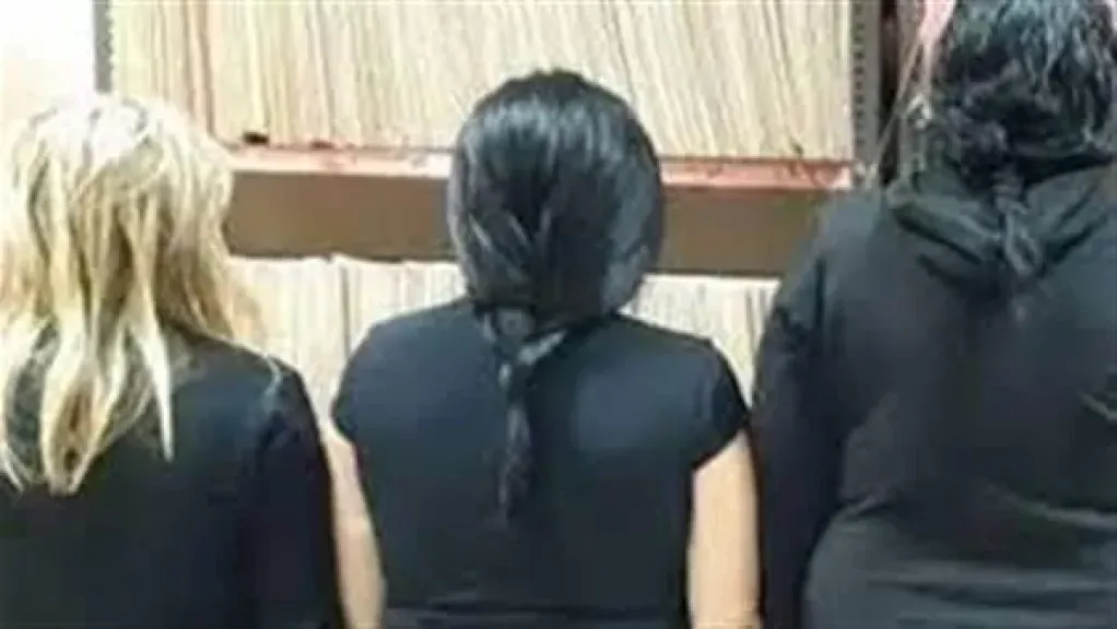 ضبط 3 فتيات يمارسن الأعمال المنافية للآداب