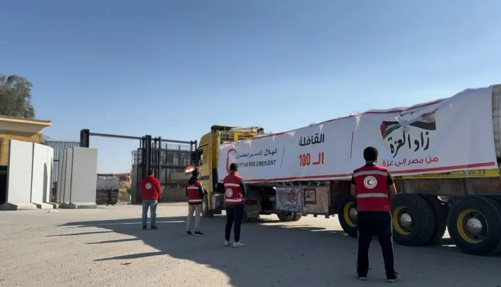 قافلة «زاد العزة» الـ119 تدخل إلى قطاع غزة