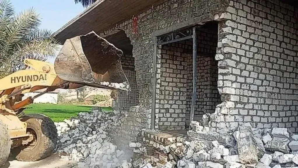 التصدي لبناء مخالف بعقار في السيدة عائشة بالقاهرة