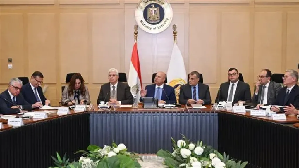 وزير الصناعة والنقل يترأس الاجتماع السابع والثلاثين للمجموعة الوزارية للتنمية الصناعية