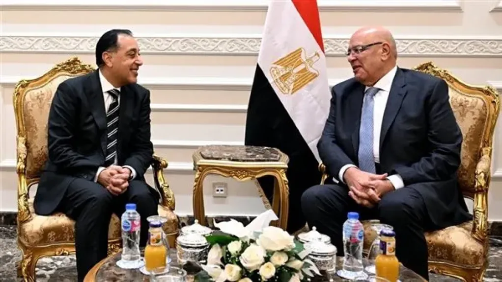 مدبولي يزور مجلس النواب ويهنئ المستشار هشام بدوي