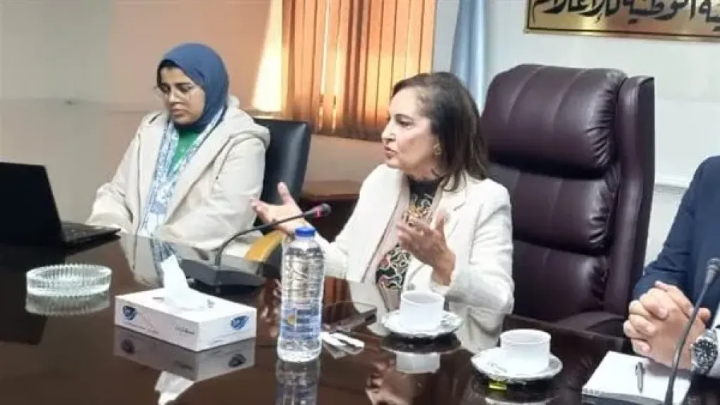 السفيرة نائلة جبر: الإعلام خط الدفاع الأول في مواجهة الهجرة غير الشرعية والاتجار بالبشر