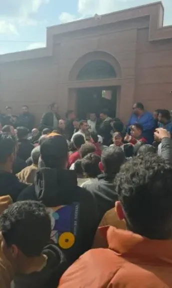 سعد الصغير ومحمود الليثي يؤازران رضا البحراوى في جنازة والدته