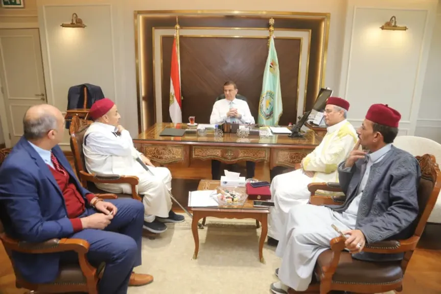 وزير الزراعة يلتقي وفدًا من عمد ومشايخ مطروح ويُوجه بدعم المزارعين بشتلات الزيتون