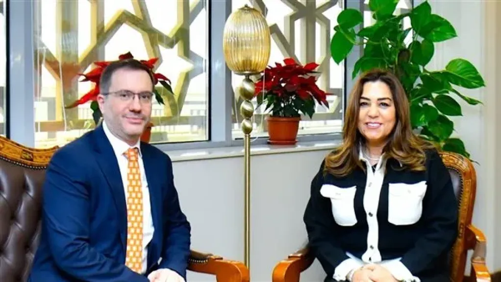 منال عوض تبحث مع السفير البريطاني بالقاهرة سبل التعاون