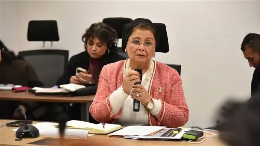 نائب وزير الصحة تبحث تطوير المرحلة الثانية من مشروع ”مركز الخدمة المجمعة”