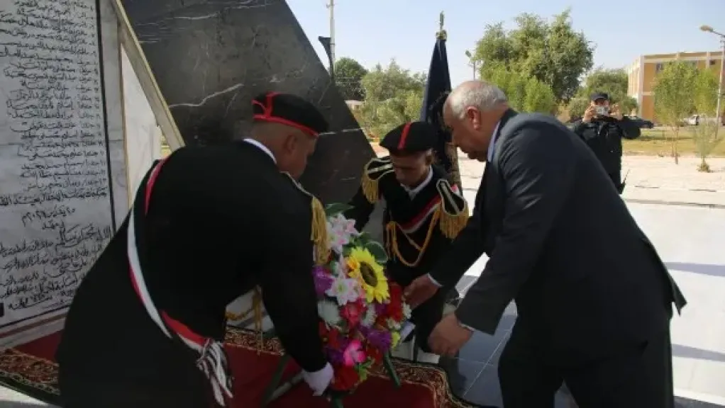 في الذكرى الـ74 لعيد الشرطة.. محافظ الوادي الجديد يضع إكليلًا من الزهور على النصب التذكاري لشهداء الشرطة