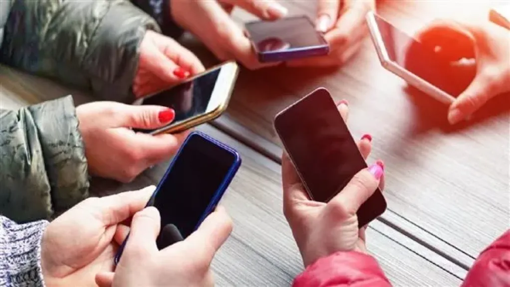 شعبة الاتصالات: أسعار الموبايلات محلية الصنع أغلى من المستوردة ويجب التصدي للأزمة