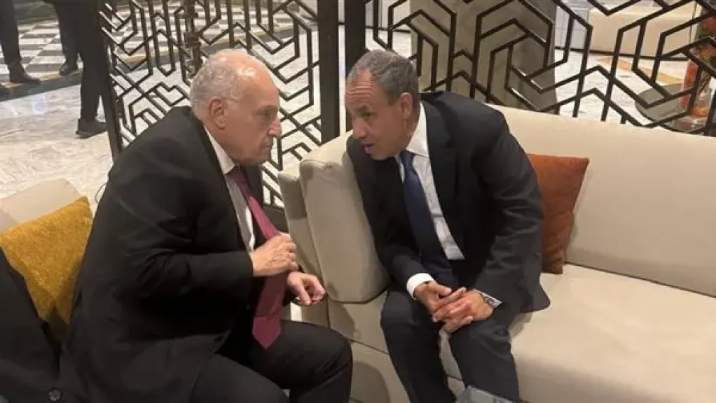 وزير الخارجية يبحث مع نظيره الجزائري تعزيز العلاقات الثنائية بين البلدين الشقيقين