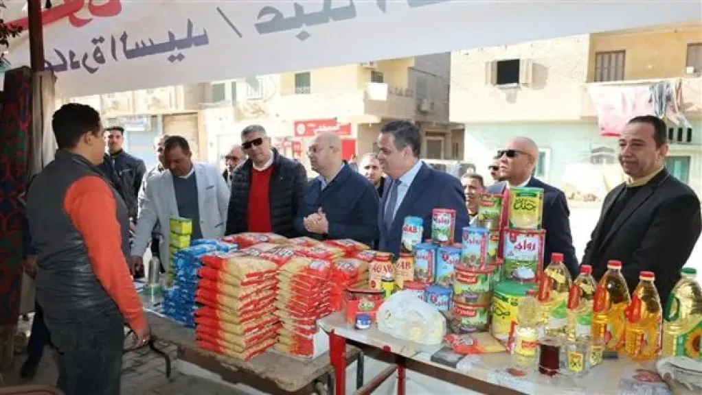 محافظ الجيزة يتفقد سوق ”اليوم الواحد” بالحوامدية لتوفير السلع بأسعار مناسبة