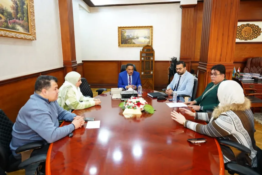 محافظ مطروح: وضع آلية لتوفير الأدوية الناقصة لمرضى التأمين الصحي