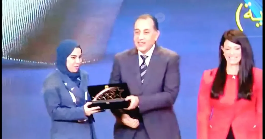 وكيل التموين بالإسكندرية يهنئ العاملين بمركز خدمات شرق لفوزهم بجائزة التميز الحكومي