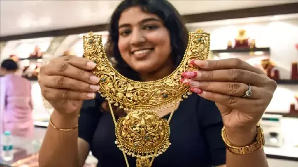 أستاذ اقتصاد: ارتفاع الذهب والفضة مؤشر خطير على تراجع قيمة العملات الورقية