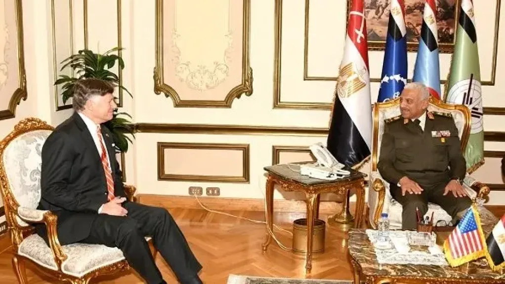 وزيرالدفاع يناقش الأوضاع الإقليمية والدولية مع نائب وزير الخارجية الأمريكى