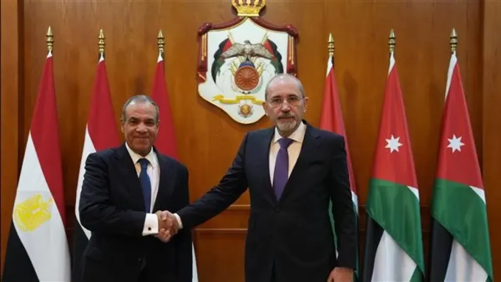 وزير الخارجية يبحث العلاقات الثنائية والتطورات الإقليمية مع نظيره الأردني في عمّان