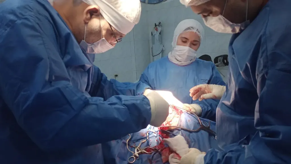 ”جامعة سوهاج”: إنقاذ ذراع طفل بعد إصابة مروعة بطاحونة قمح