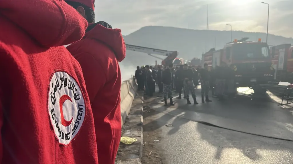 الهلال الأحمر المصري يُساند جهود الحماية المدنية والإسعاف في حريق بمنطقة الزرايب| صور