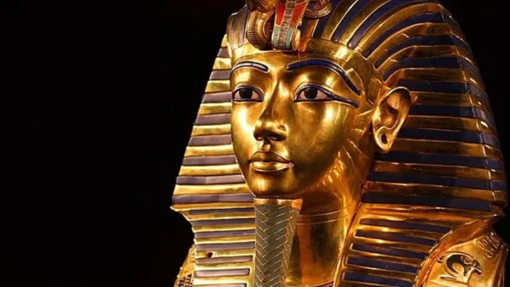 زاهي حواس: مصمم قناع توت عنخ آمون أعظم فنان عرفه التاريخ