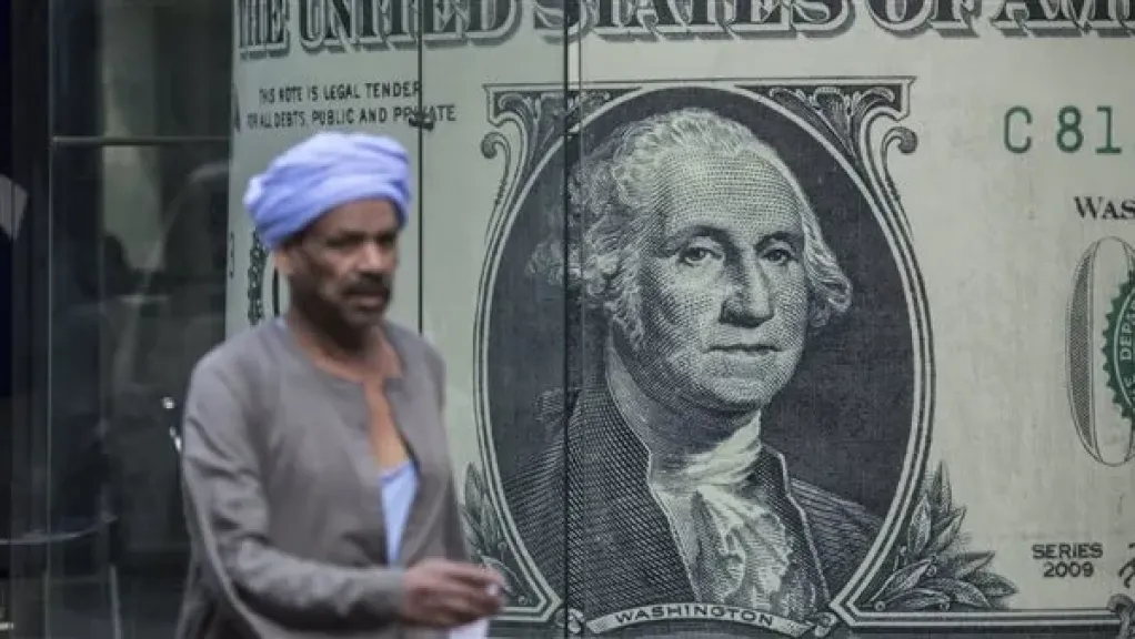 خبير اقتصادي: تحركات الحكومة الفعالة منعت وصول الدولار إلى سعر الـ 60 جنيه