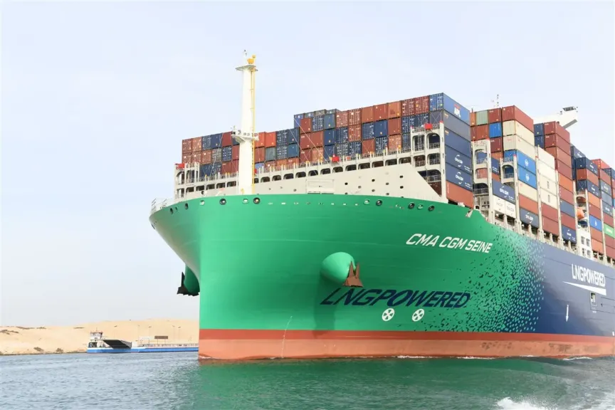 قناة السويس تشهد عبور سفينة الحاويات العملاقة ”CMA CGM SEINE”