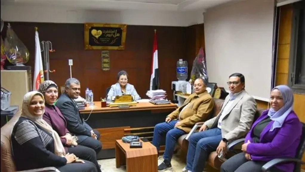 توجيهات عاجلة من نائب وزير الصحة خلال جولتها في المنيا لتحسين المؤشرات السكانية