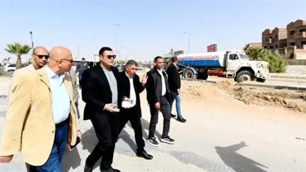 وزير الإسكان يتفقد أعمال تطوير ورفع كفاءة الطرق بعدد من المناطق الحيوية بمدينة حدائق أكتوبر