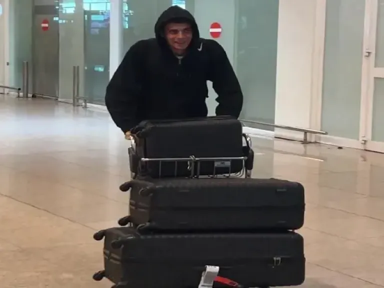 حمزة عبد الكريم يصل إلى برشلونة